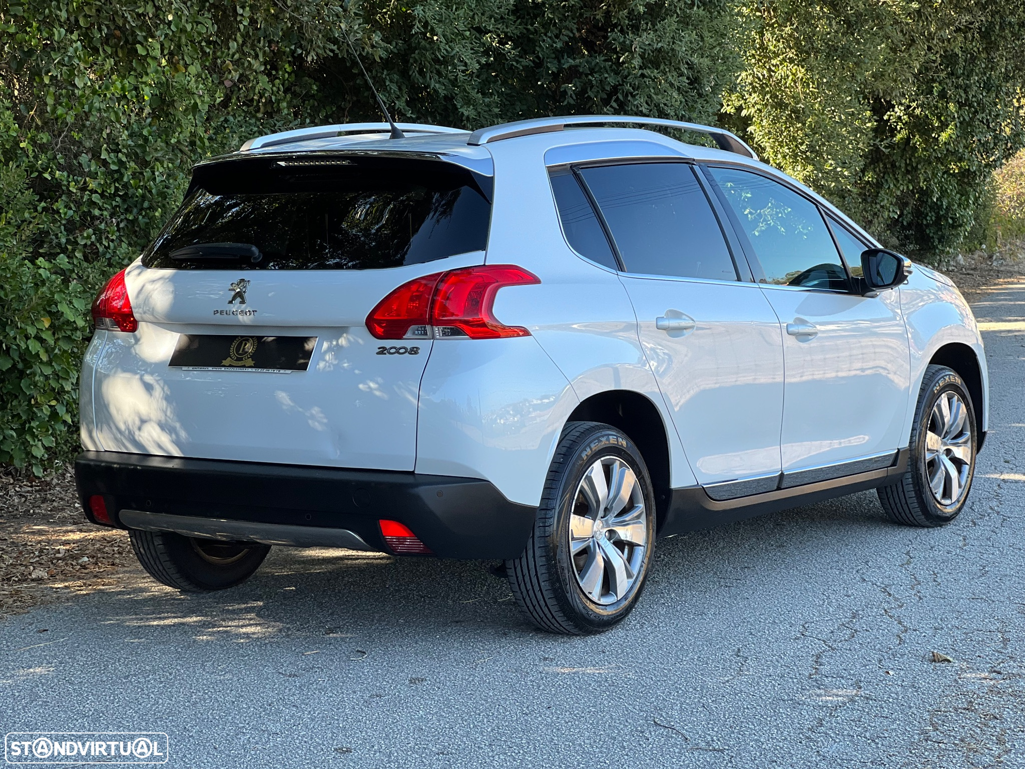Peugeot 2008 1.2 PureTech Allure - 6