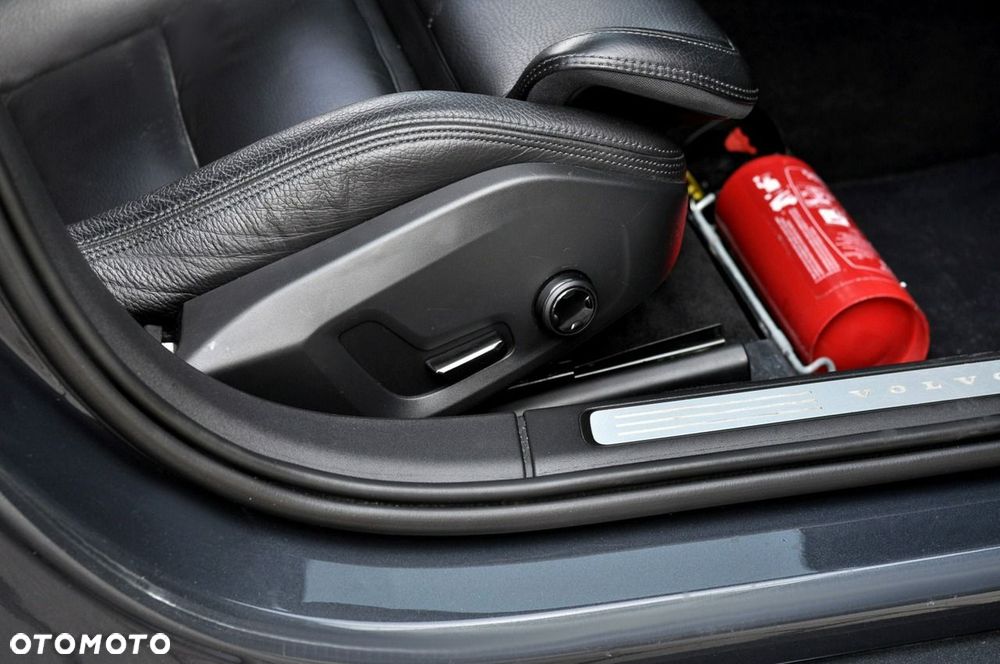 Volvo V90 D3 Momentum Pro - 28