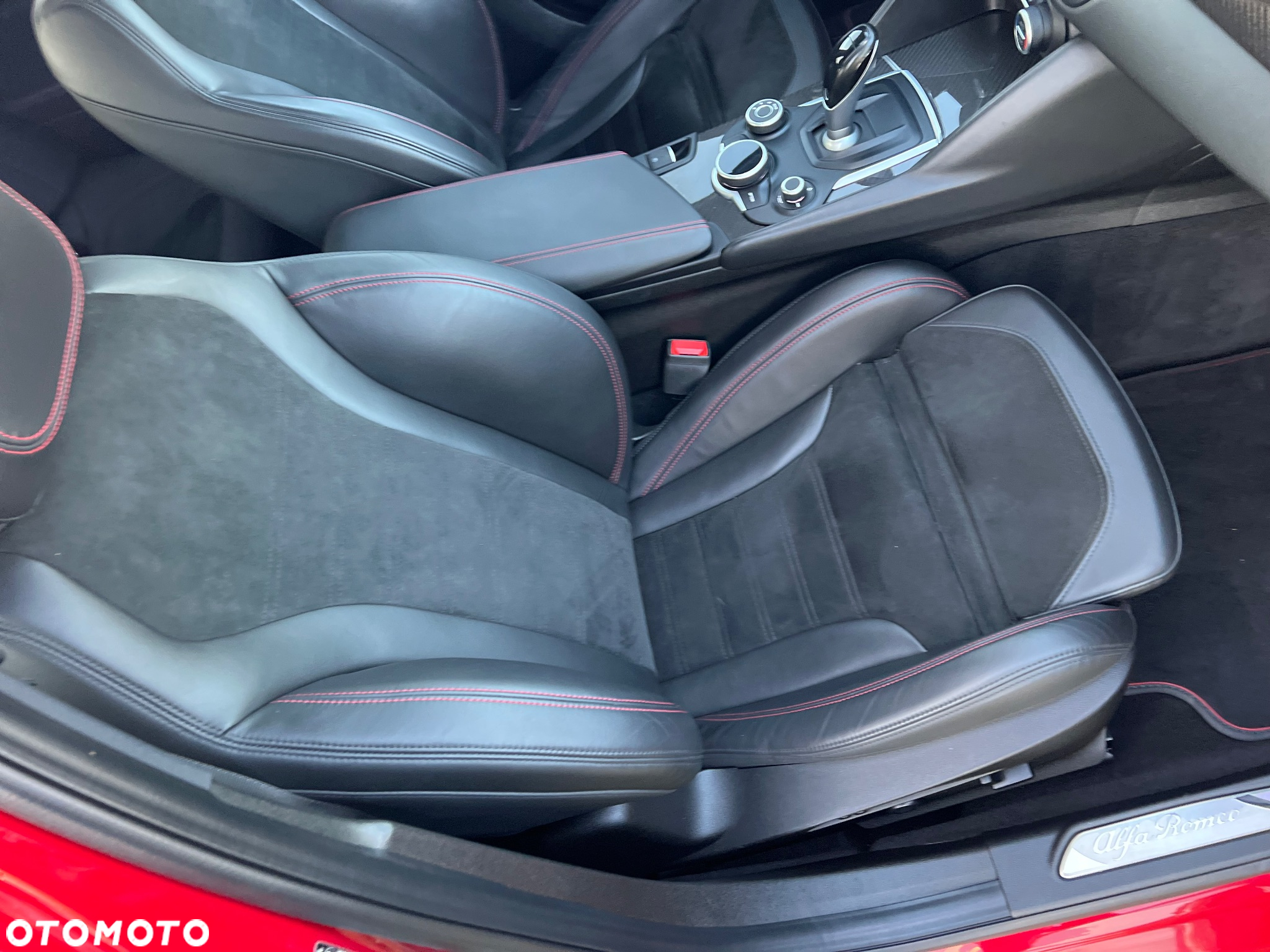 Alfa Romeo Giulia 2.9 V6 Bi-Turbo AT8 Quadrifoglio - 16