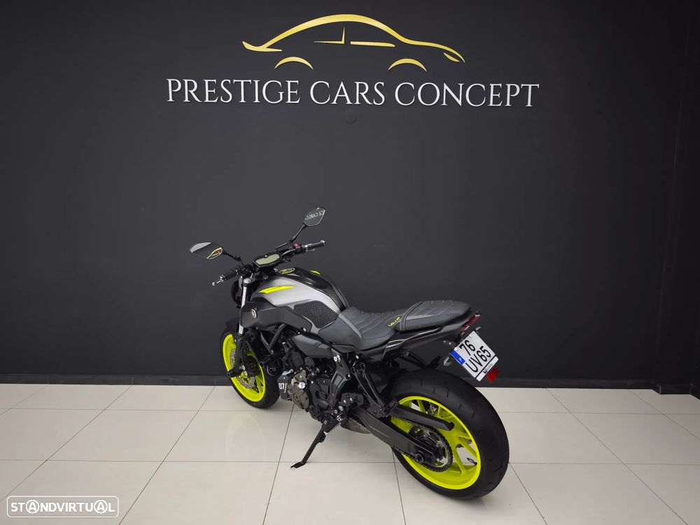 Yamaha MT-07 Night Fluo - 5