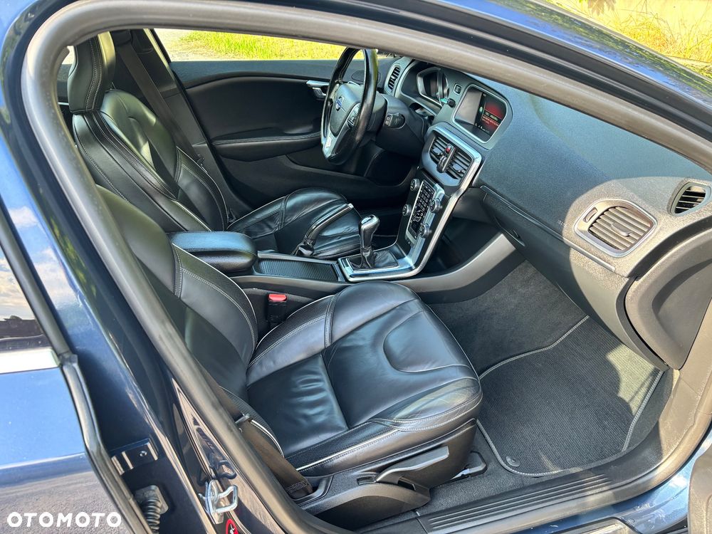 Volvo V40 D4 Drive-E R-Design Summum - 18