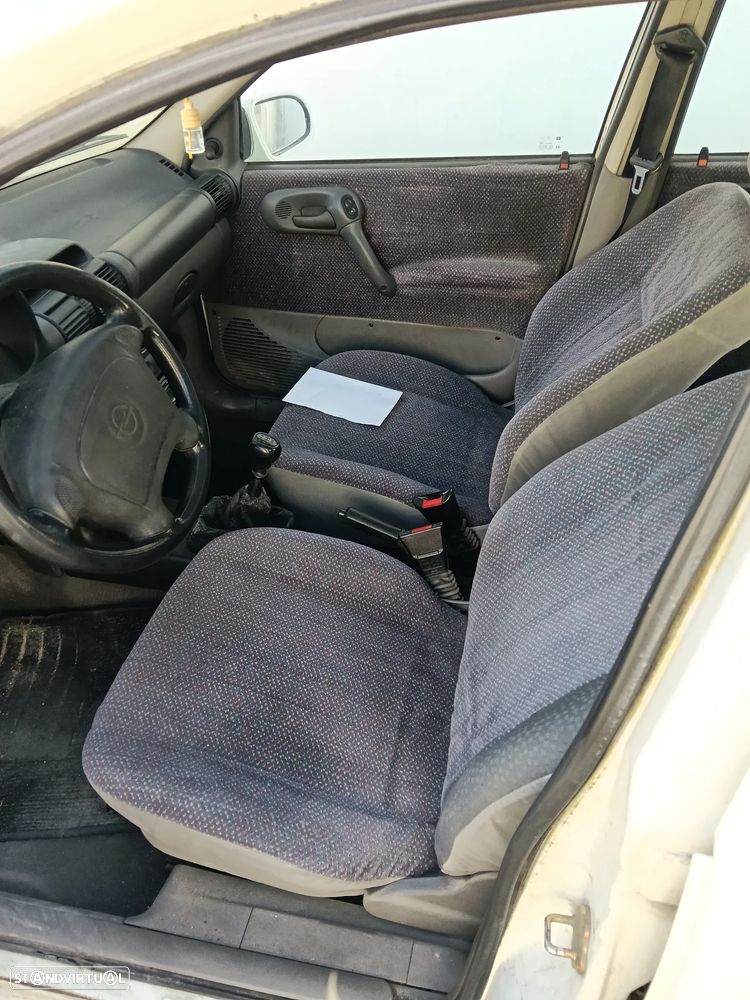 Opel Corsa 1.2 GLS - 4