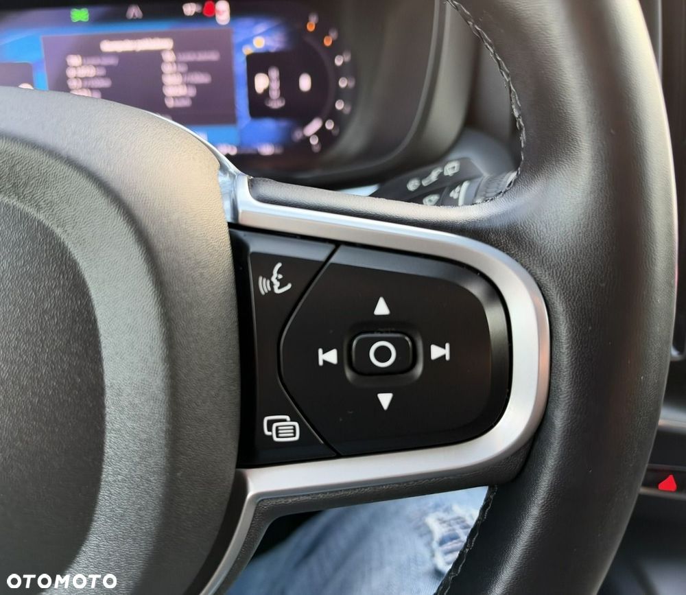 Volvo XC 60 B4 D AWD Plus Dark - 33