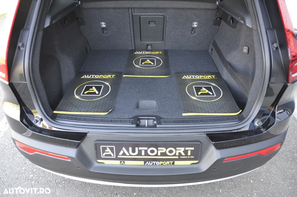Volvo XC 40 D3 Momentum Pro - 38