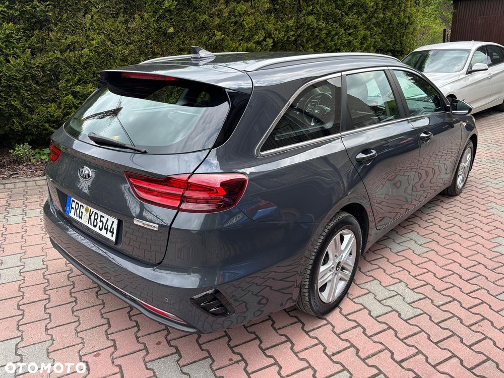 Kia Ceed 1.6 CRDi (48V Mild-Hybrid) DCT7 Platinum - 3