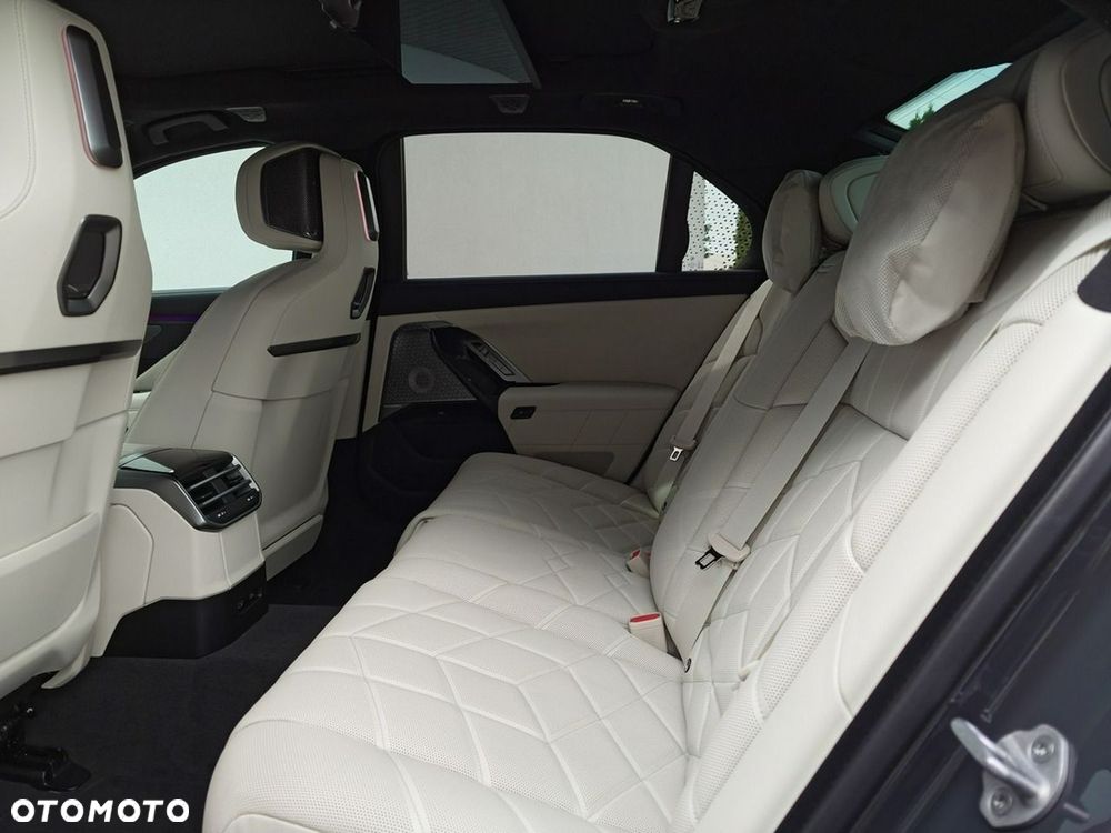 BMW Seria 7 - 18