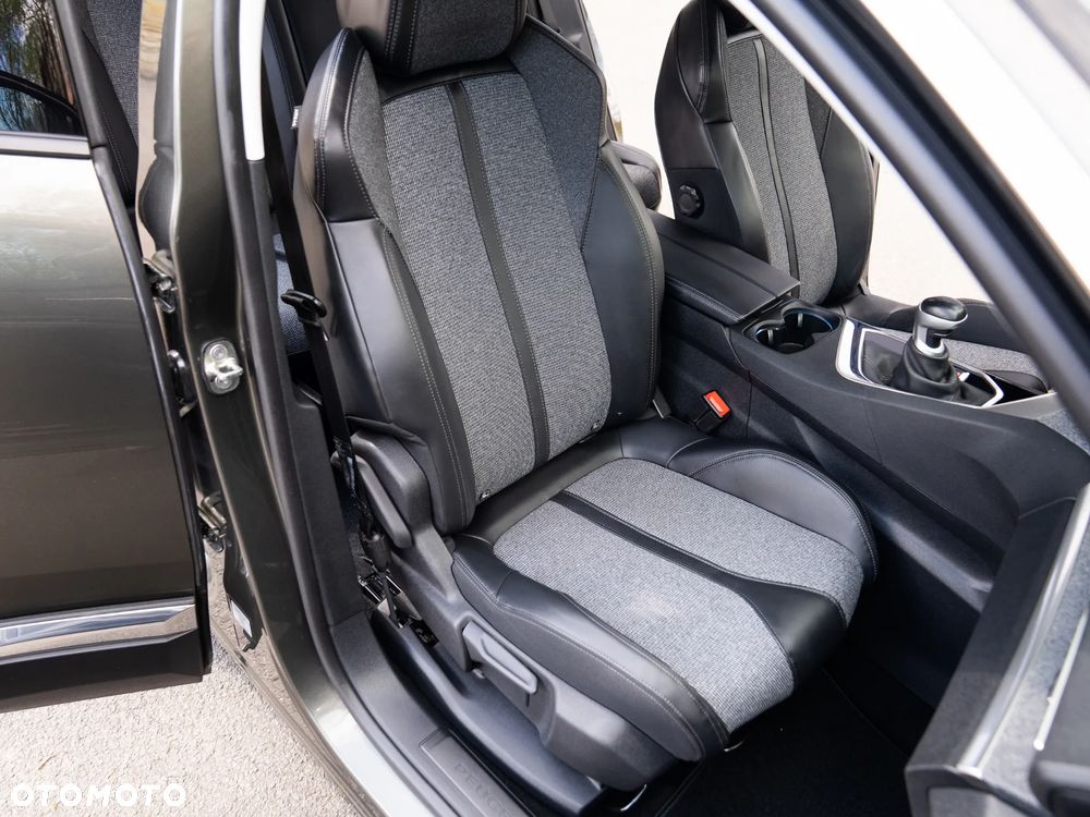 Peugeot 3008 1.2 PureTech Allure - 30