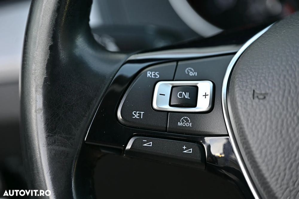 Volkswagen Passat 2.0 TDI Trendline - 23