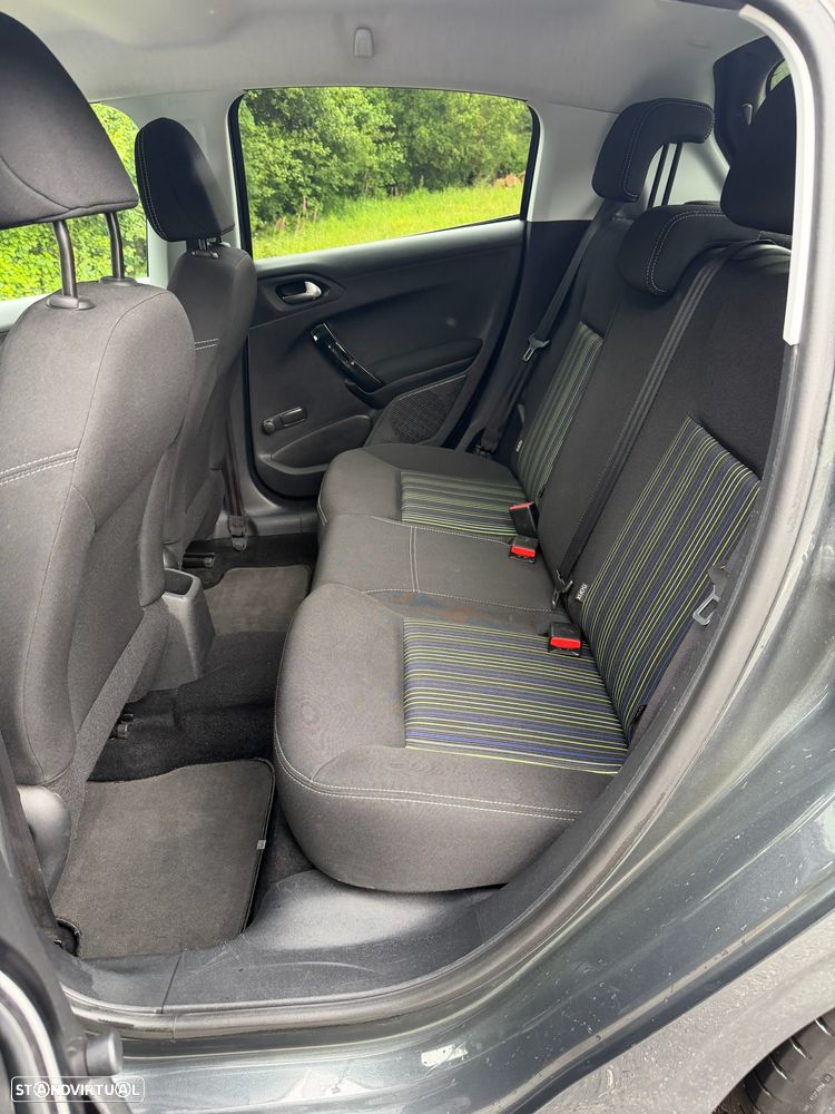 Peugeot 208 82 VTI Style - 28