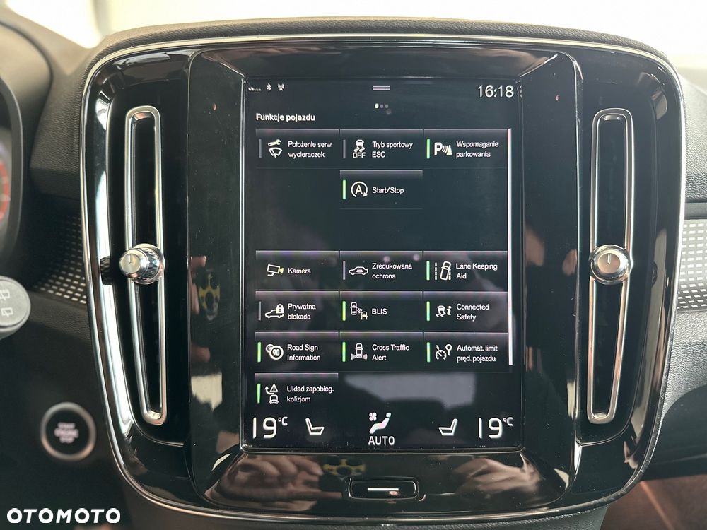 Volvo XC 40 T3 R-Design - 33