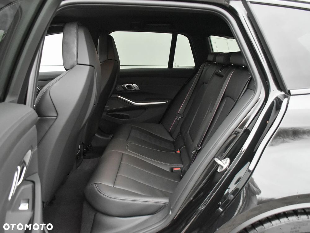 BMW M3 Competition xDrive sport - 26