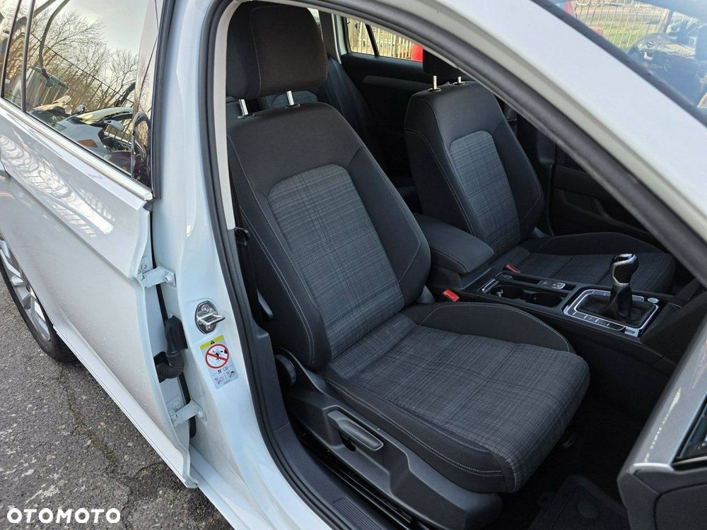 Volkswagen Passat - 30