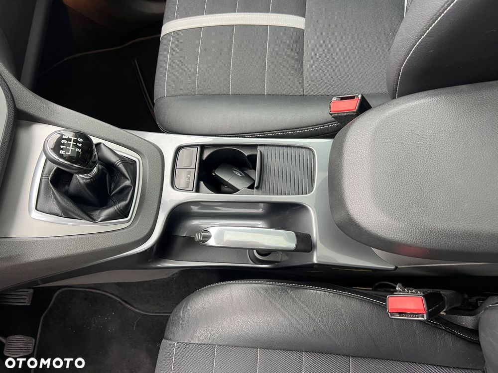 Ford Kuga 2.0 TDCi 2x4 Titanium - 26