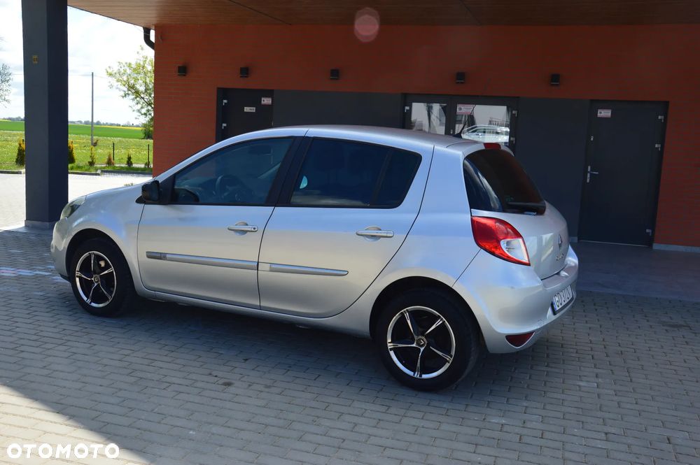 Renault Clio - 18