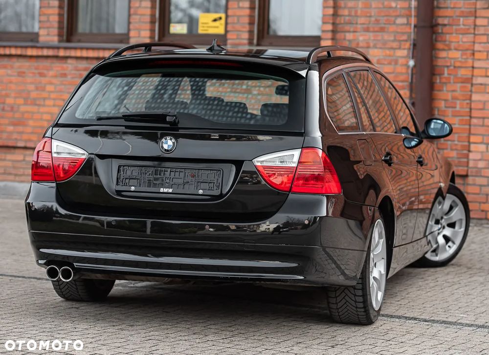 BMW Seria 3 330i - 12