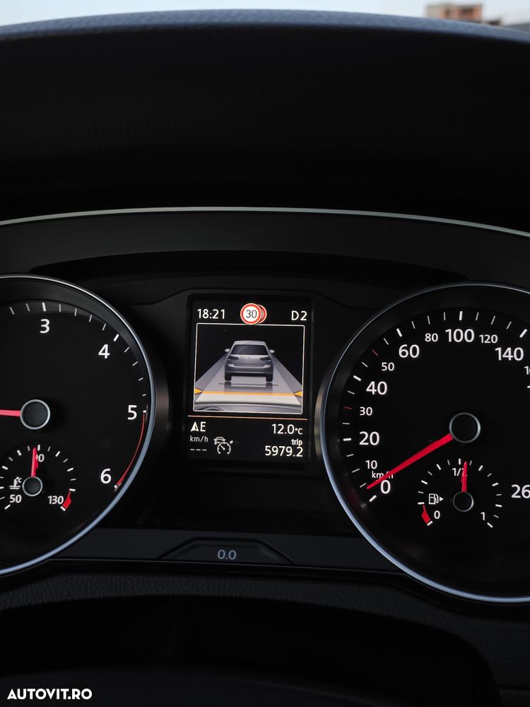 Volkswagen Passat 2.0 TDI SCR DSG Comfortline - 26