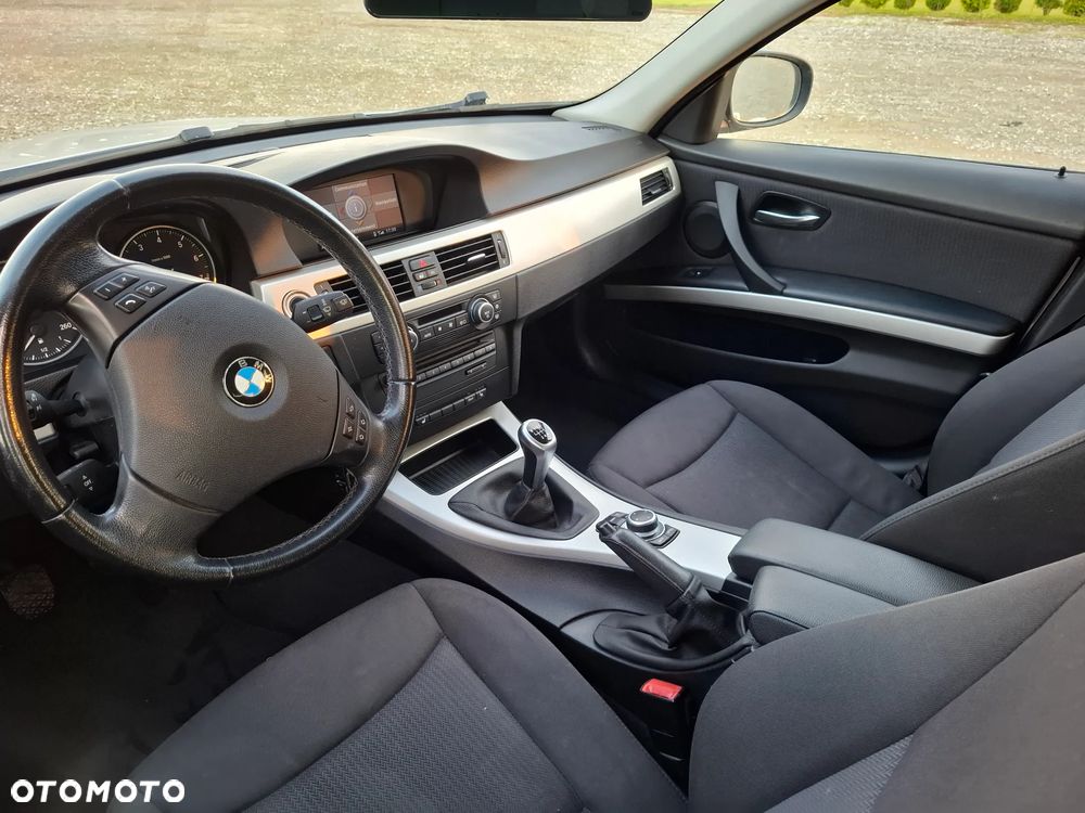 BMW Seria 3 320i - 7