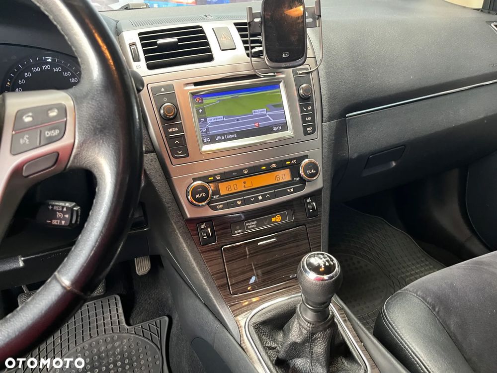 Toyota Avensis 1.8 Premium - 4