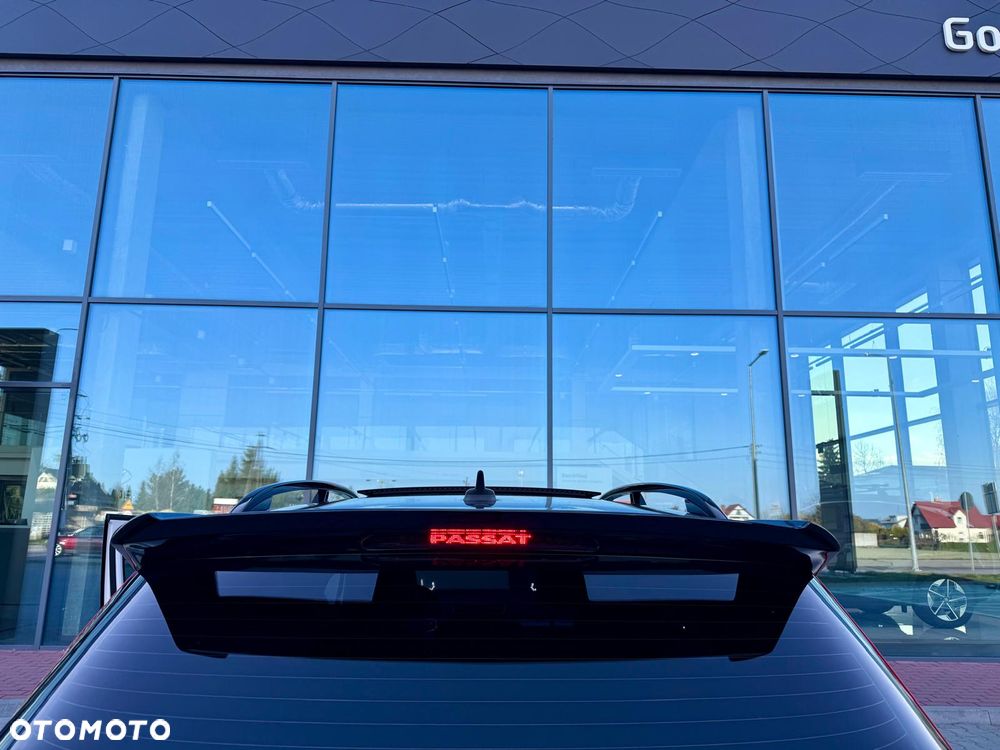 Volkswagen Passat 2.0 TDI DSG BlueMotion Technology R-Line - 10