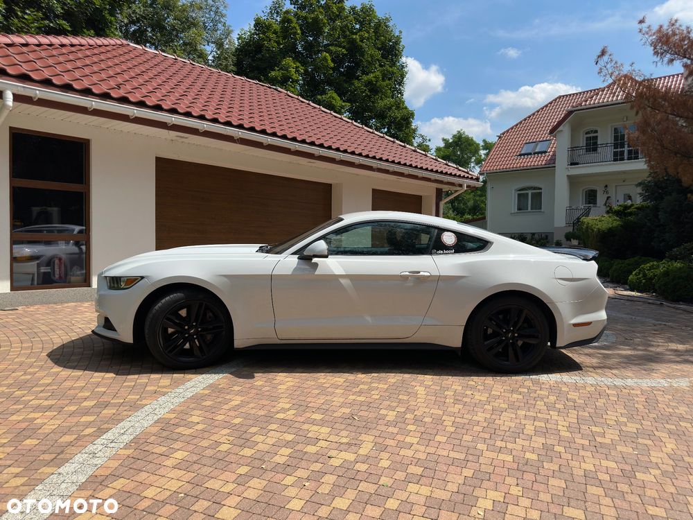Ford Mustang - 4