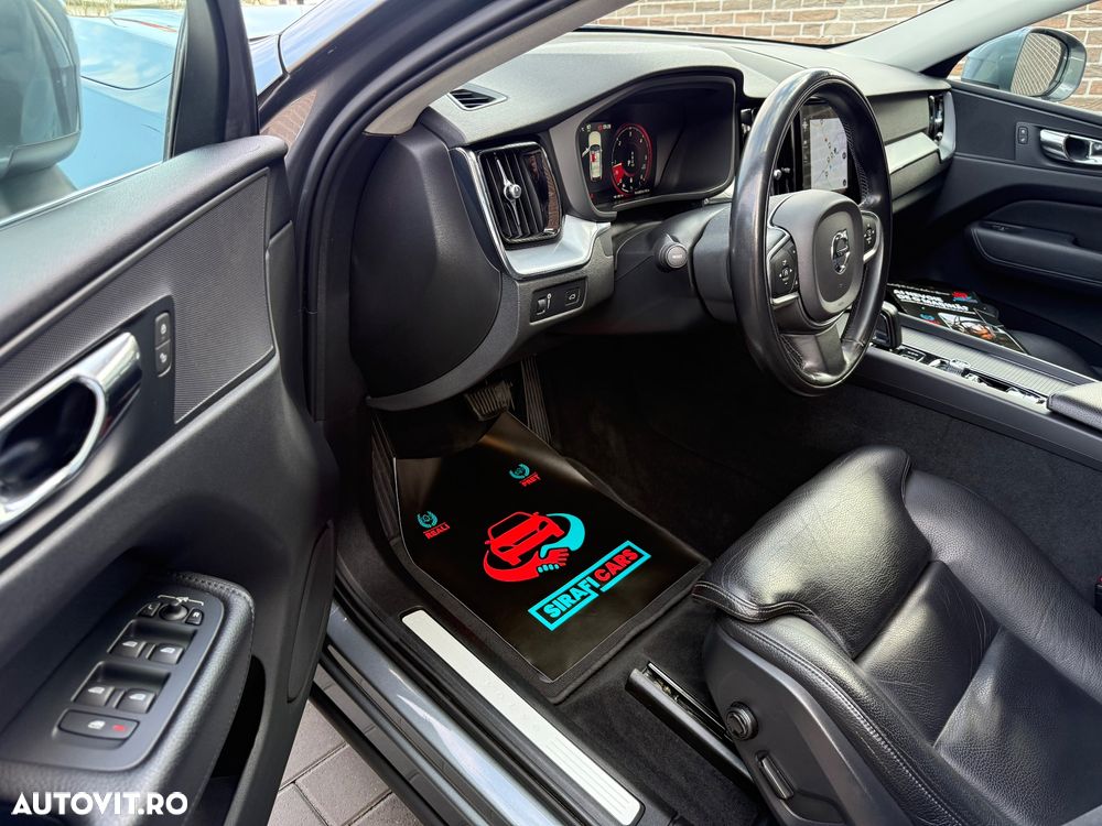 Volvo XC 60 B4 MHEV AWD Momentum Pro - 14