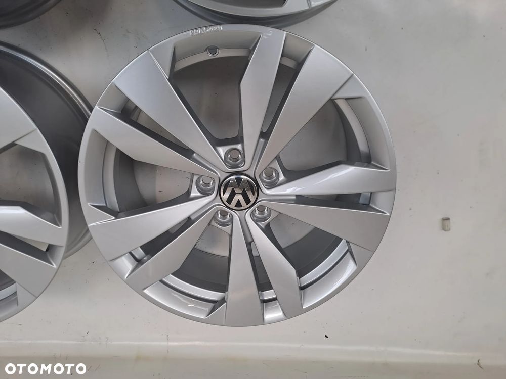 FELGI 5x112 7,5Jx18 CALI ET50 10A071498 VW TIGUAN TOURAN D3 D4 A TAKŻE Audi Seat Skoda DEMO Komplet - 3