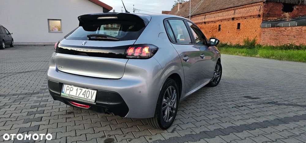 Peugeot 208 PureTech 100 EAT8 Allure - 11