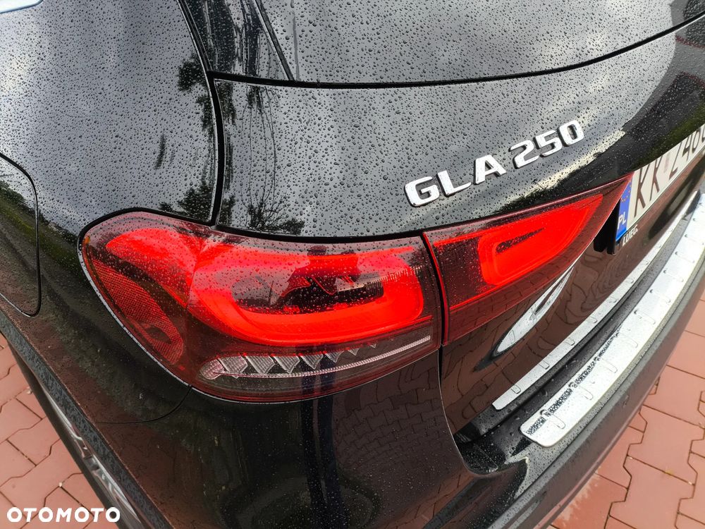 Mercedes-Benz GLA 250 4-Matic AMG Line - 35