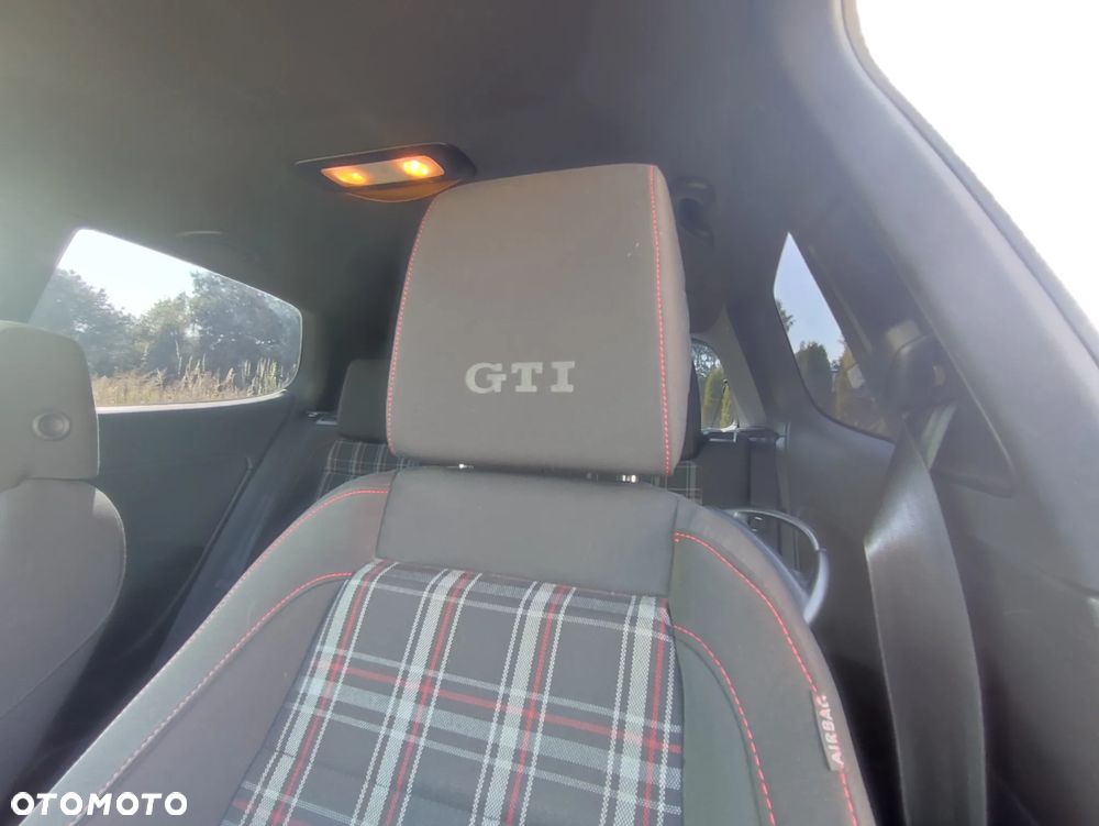 Volkswagen Golf 2.0 GTI DSG - 23