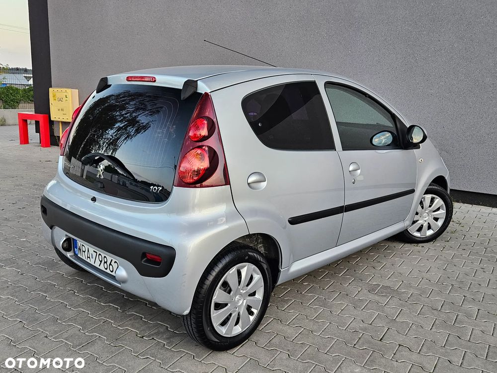 Peugeot 107 1.0 Happy - 24