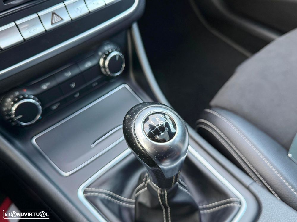 Mercedes-Benz A 180 d AMG Line - 17