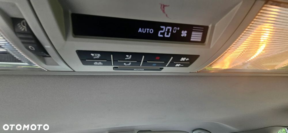 Volkswagen Multivan - 12