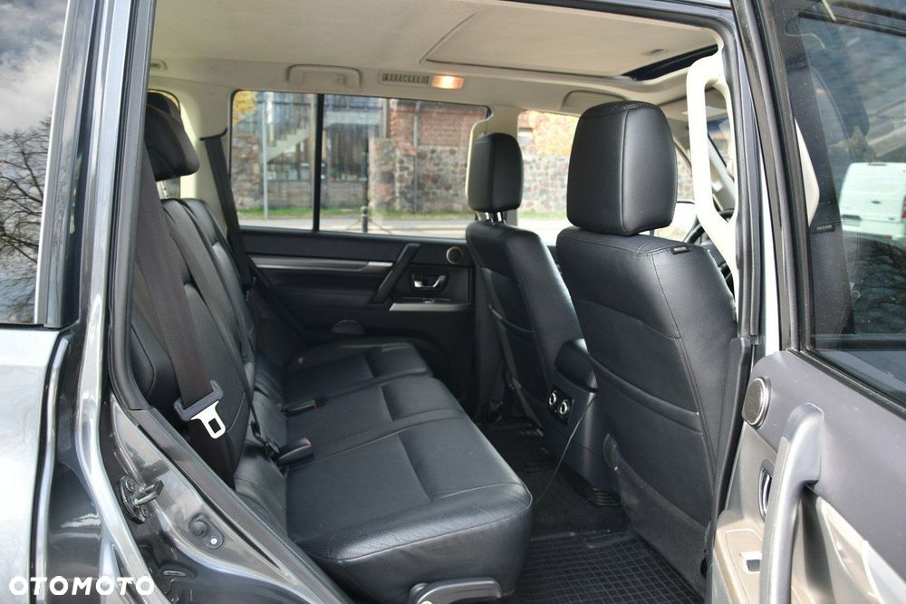 Mitsubishi Pajero - 20