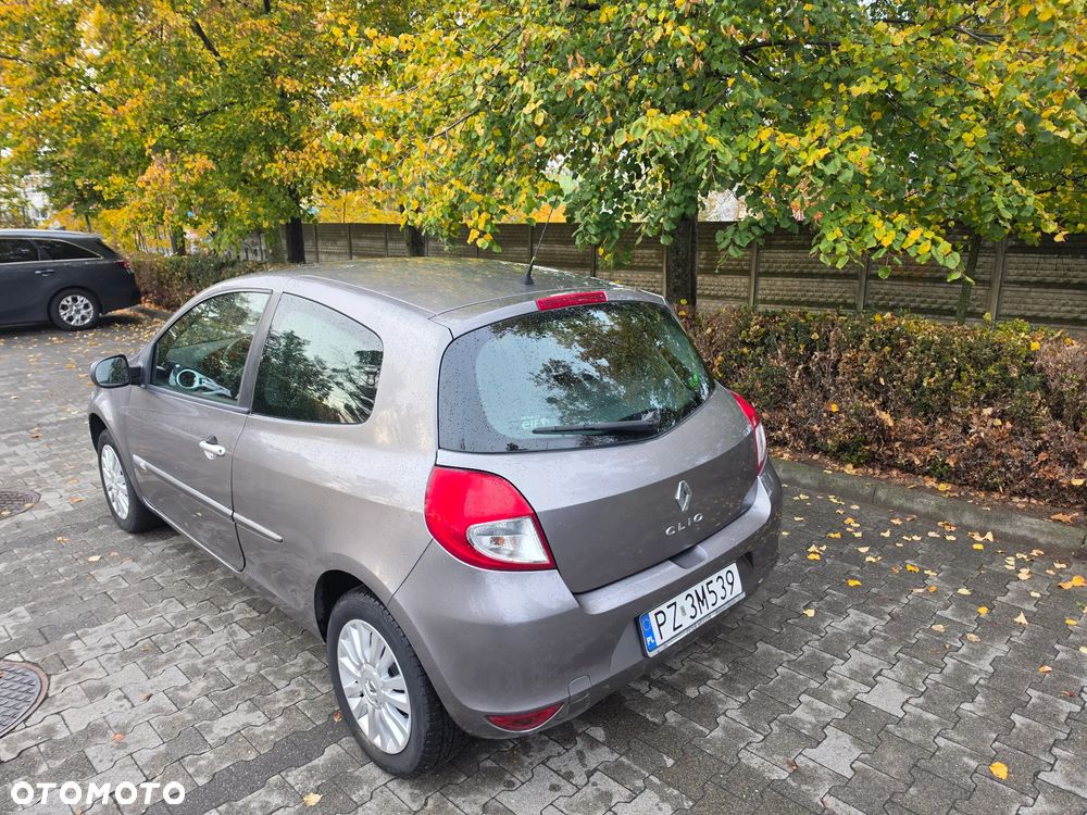 Renault Clio 2009 photo 4