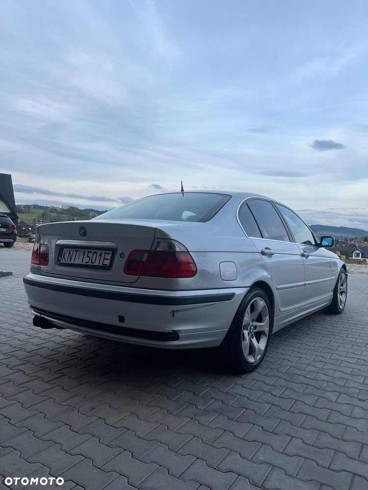 BMW Seria 3 323i - 4