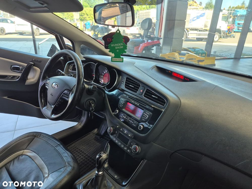 Kia Ceed 1.6 CRDi 128 Platinum Edition - 29