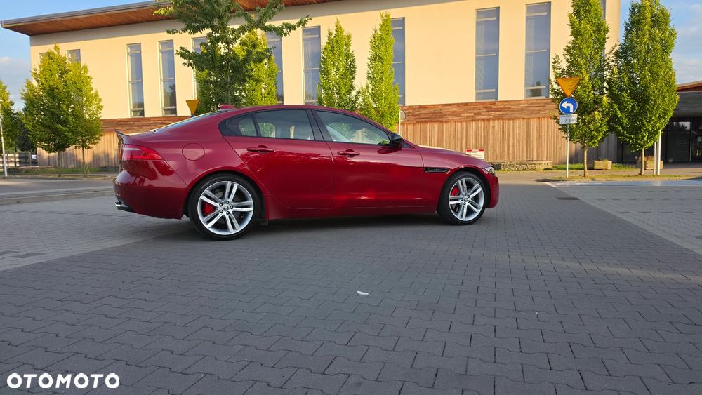 Jaguar XE - 40