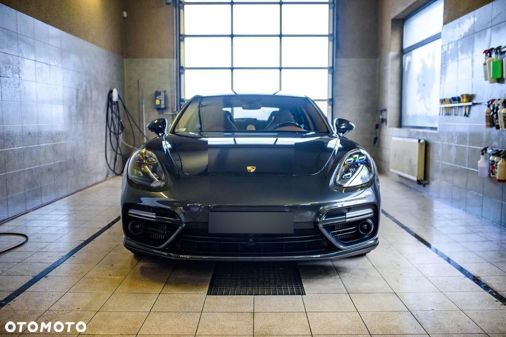 Porsche Panamera Turbo Sport Turismo - 17