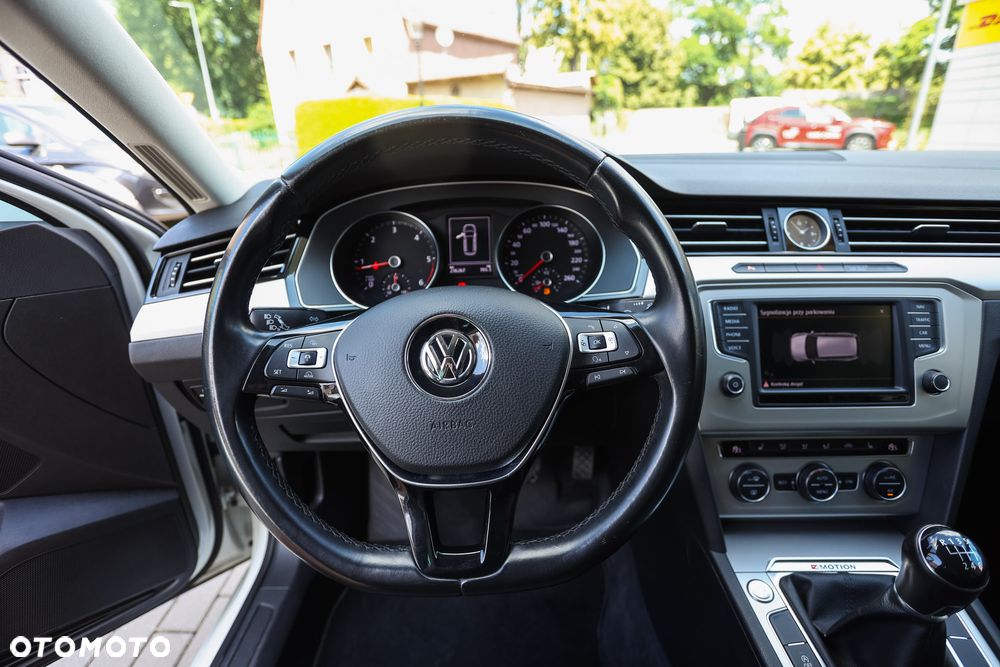 Volkswagen Passat 2.0 TDI SCR BlueMotion Technology 4Motion Trendline - 32