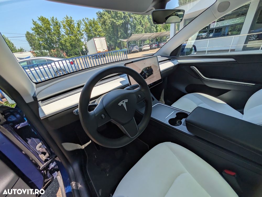 Tesla Model Y - 20
