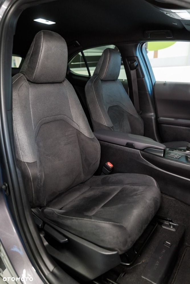 Lexus UX - 18