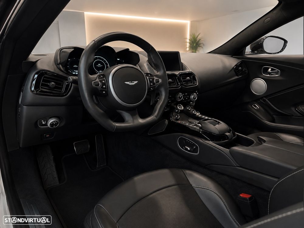 Aston Martin Vantage Coupe 4.0 Twin-Turbo V8 - 11