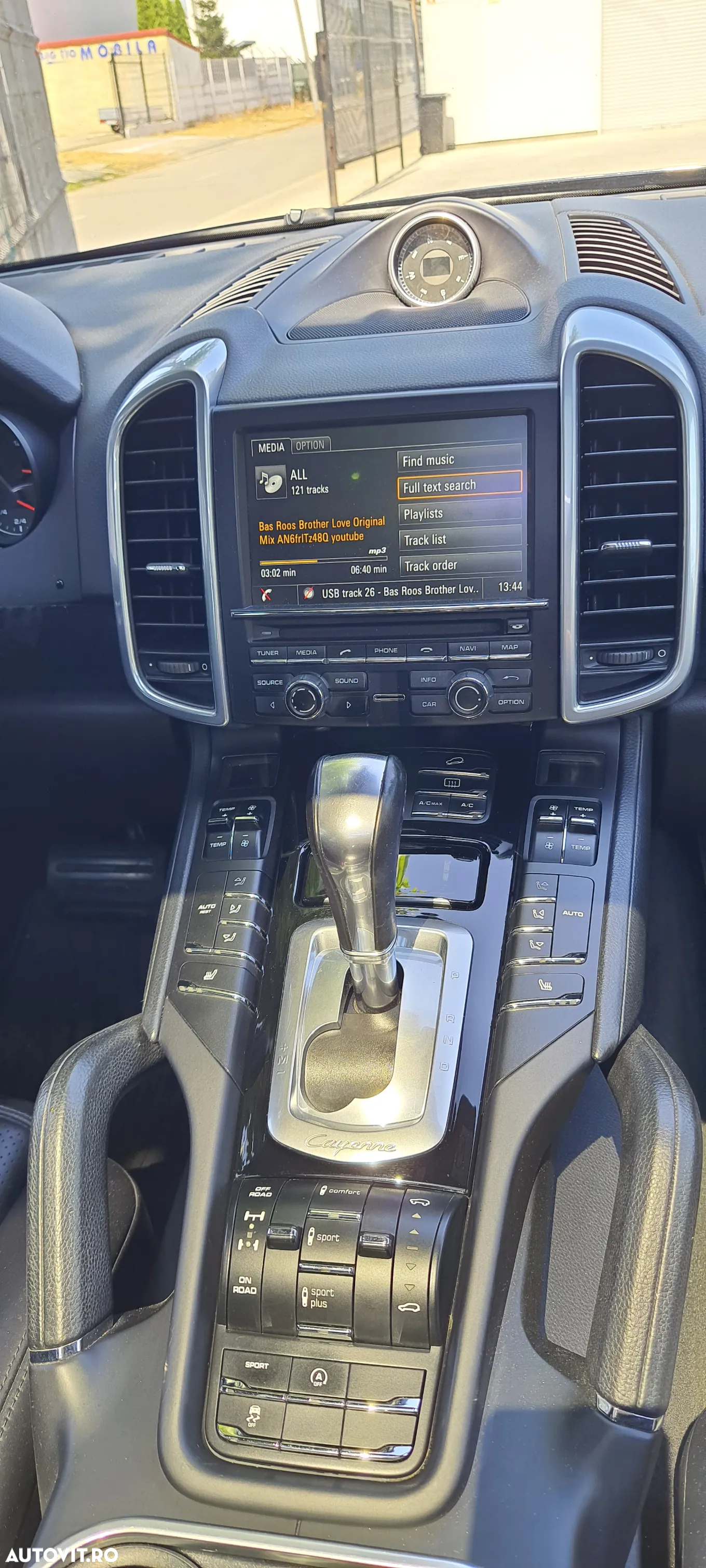 Porsche Cayenne 3.0 L - 10