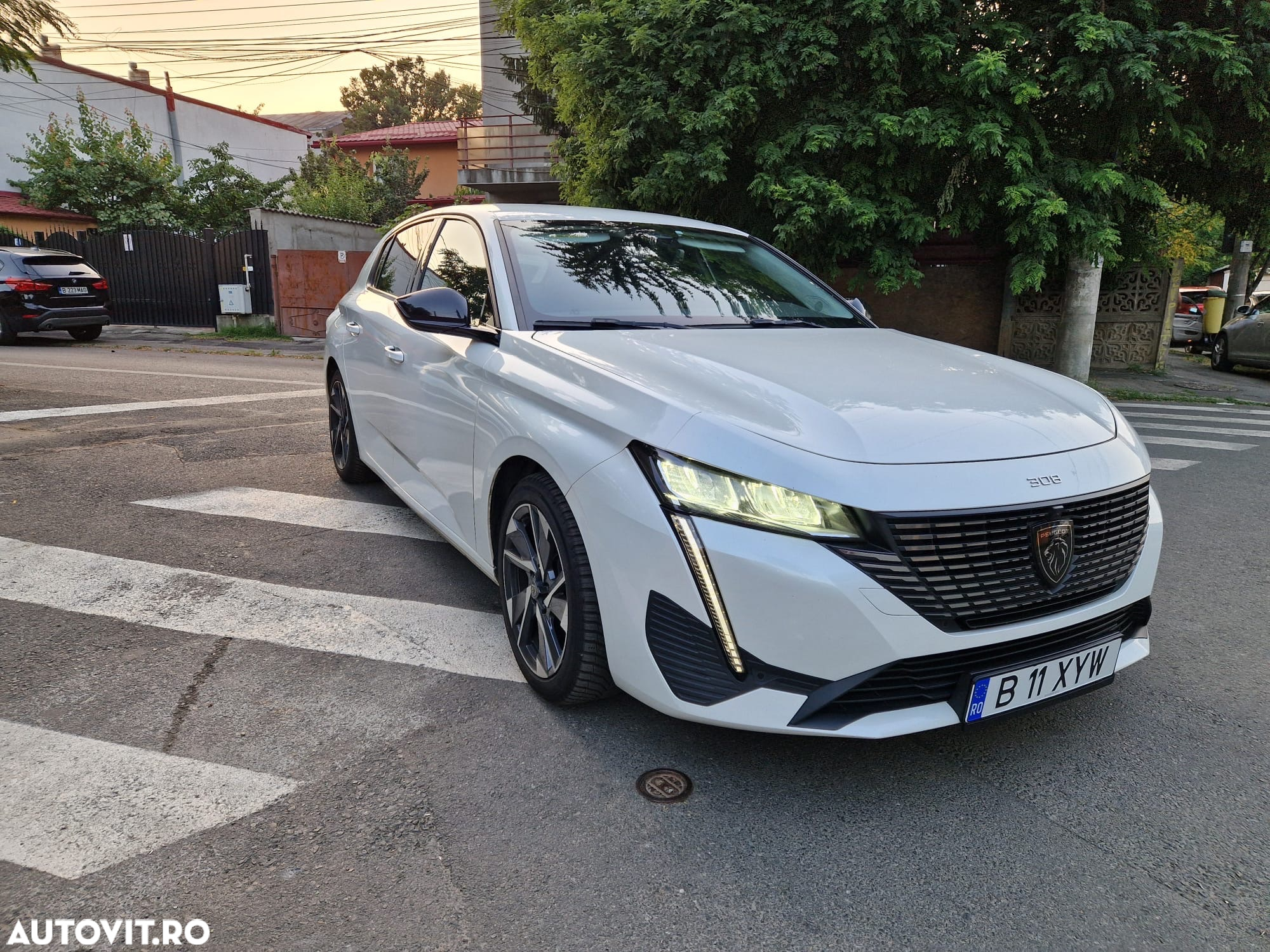 Peugeot 308 1.2 L PureTech Turbo S&S EAT8 Allure Pack - 10