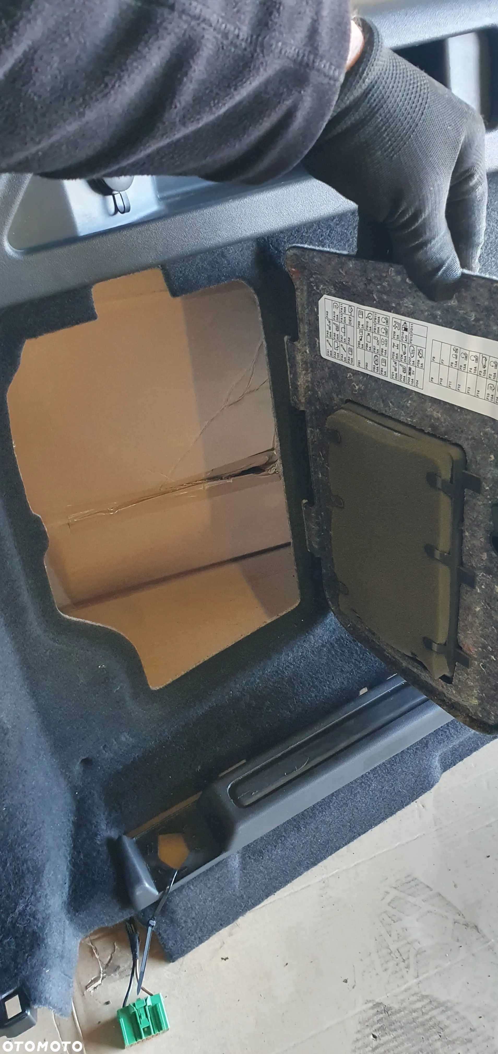 Boczek tapicerka bagażnika lewy tył Land Rover Discovery Sport L550 - 7