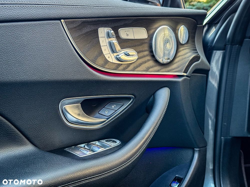 Mercedes-Benz Klasa E 220 d Coupe 4-Matic 9G-TRONIC - 34
