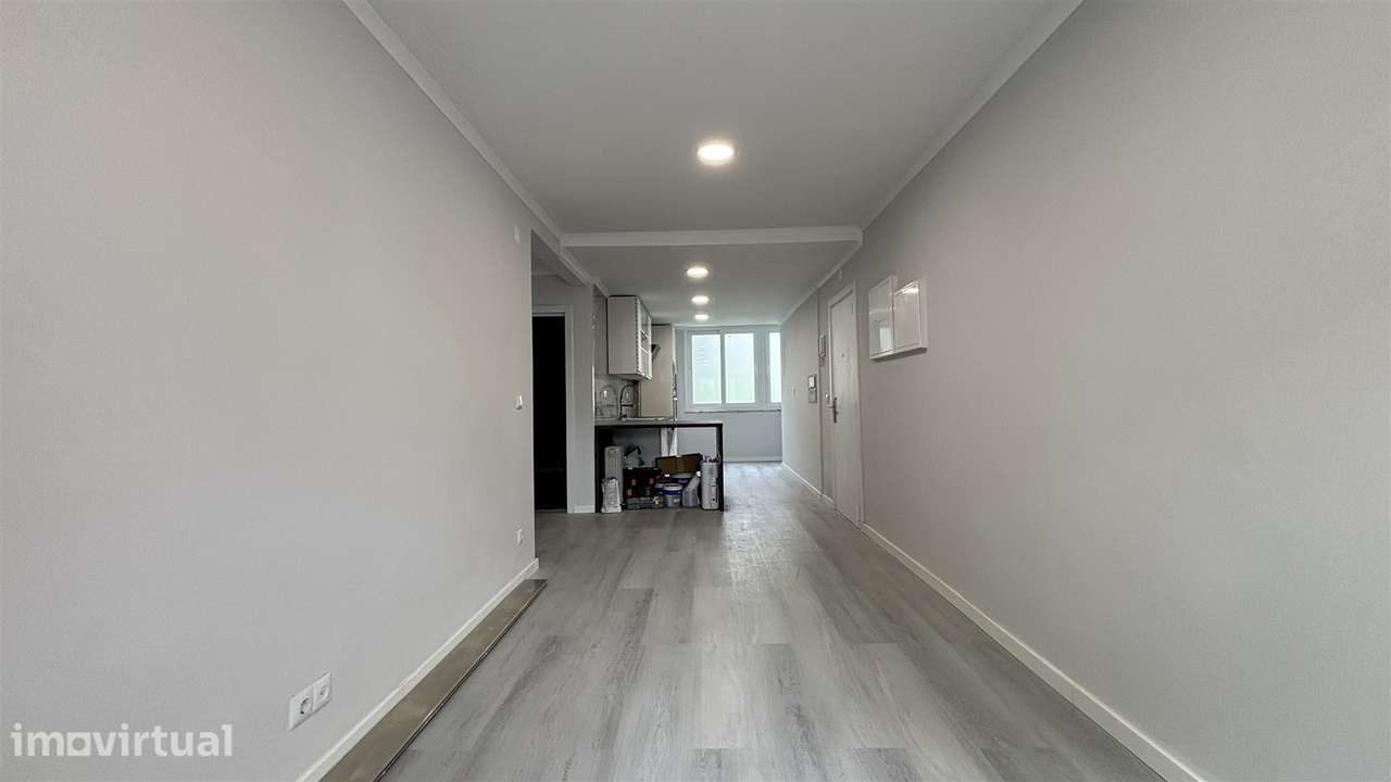 Apartamento T2 Venda em Benfica,Lisboa - Grande imagem: 2/32