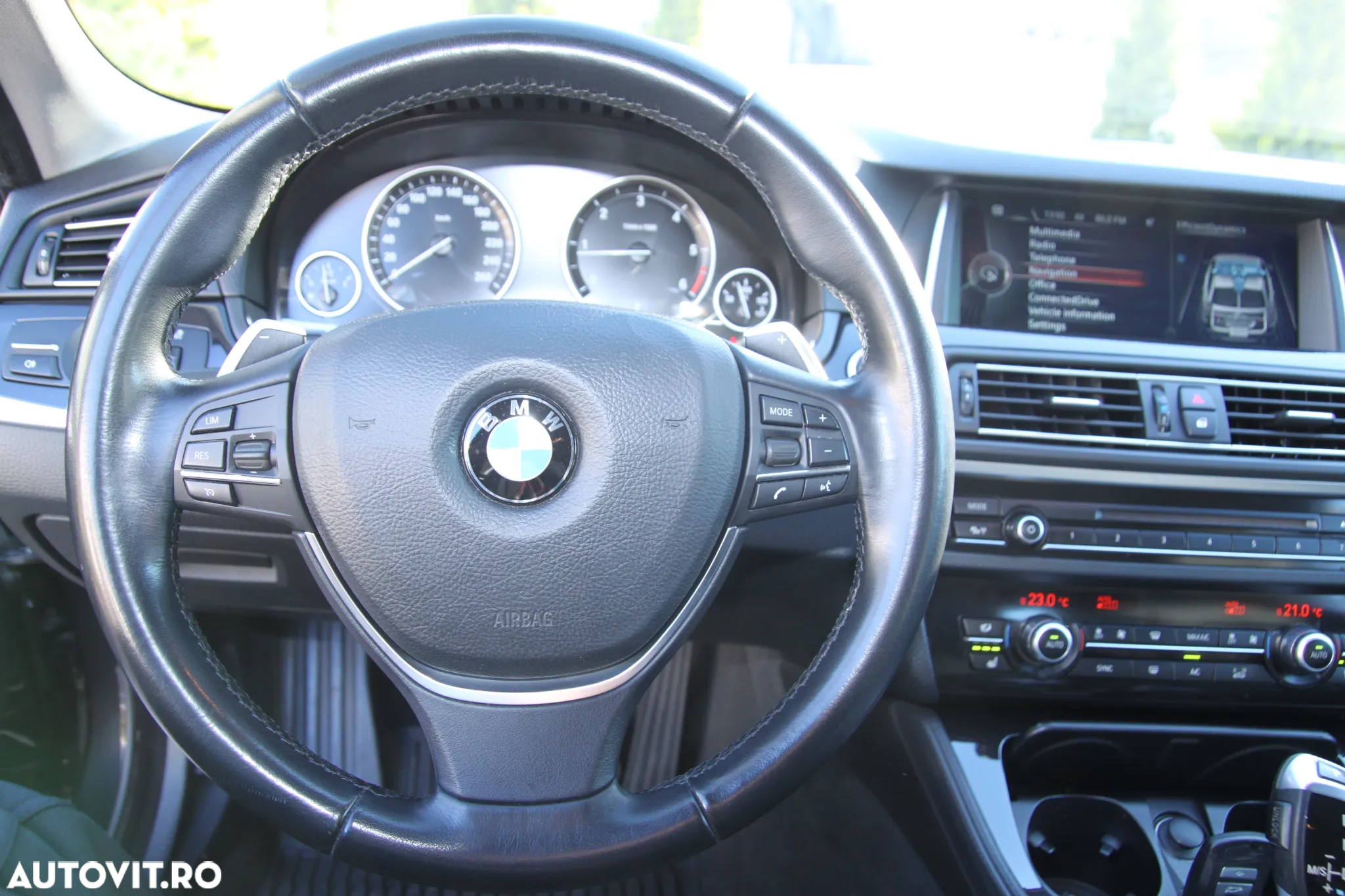 BMW Seria 5 520d xDrive - 33