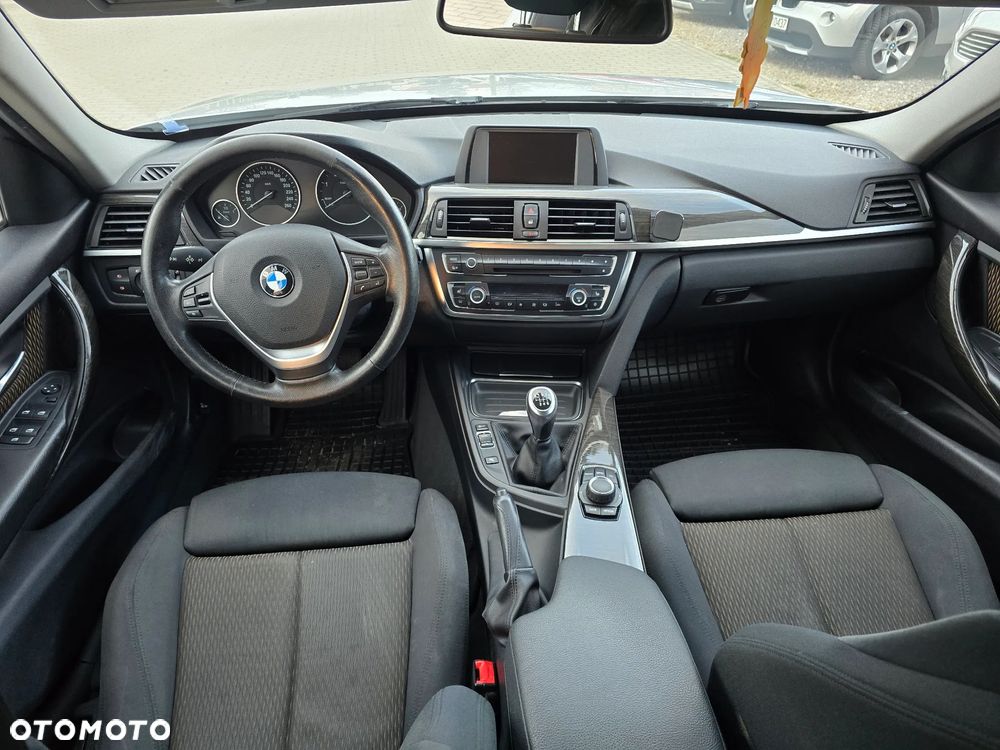 BMW Seria 3 320d - 15