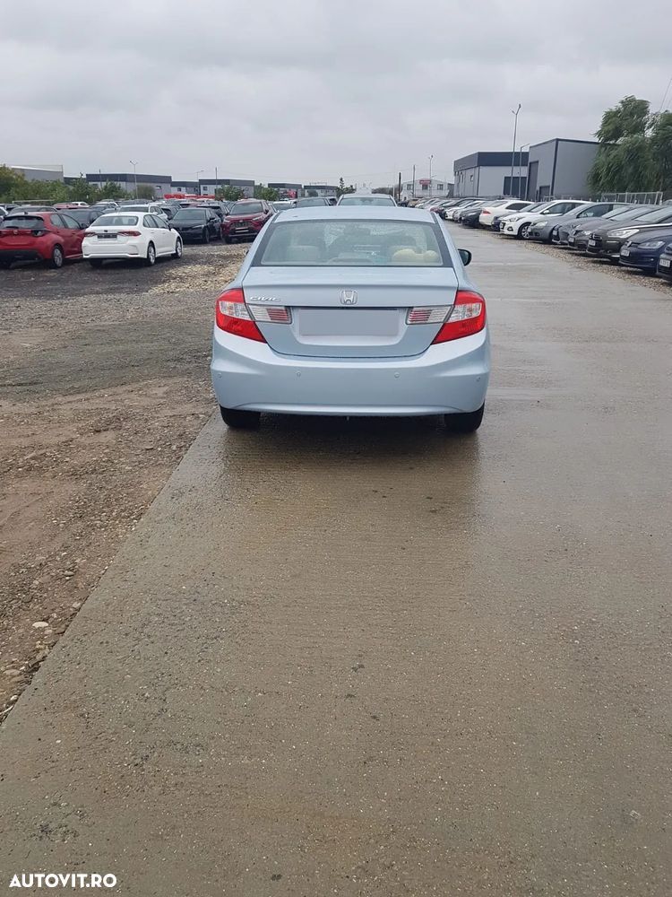 Honda Civic 1.8 MT ES - 13